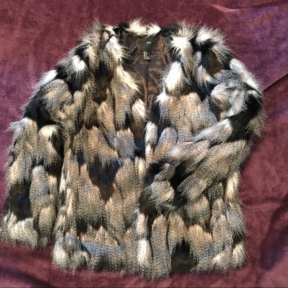 FOREVER 21 ♥️ XXI ♥️ Faux Fur Coat ♥️ SMALL
